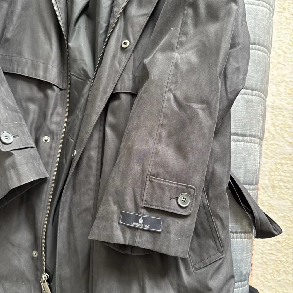 London Fog Men's Brown Trench Coat with Buttoned Cuffs